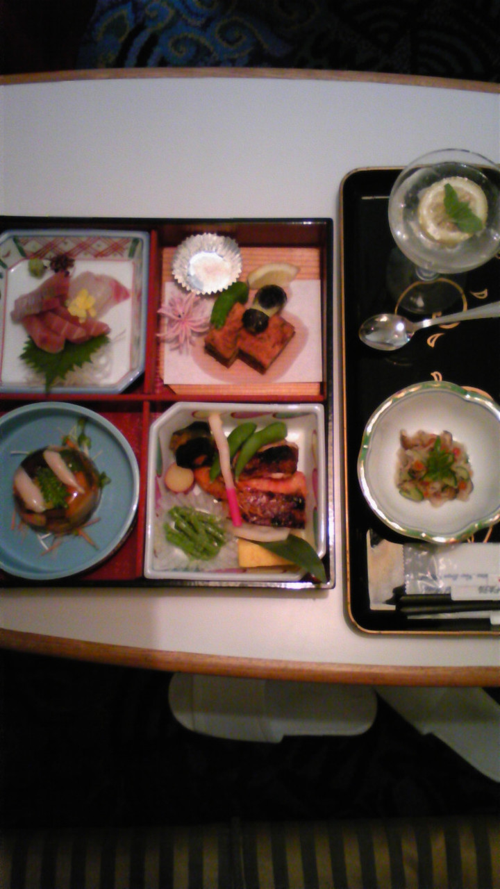 お腹ペッコペコ〜(>_<)