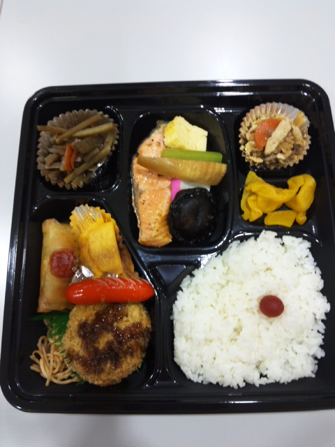 鮭デラックス弁当(^_-)